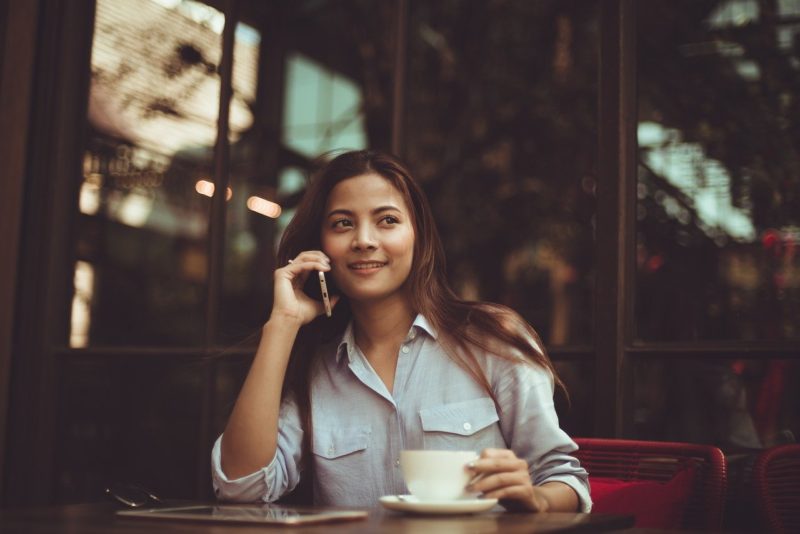 faire attendre les clients dans le restaurant